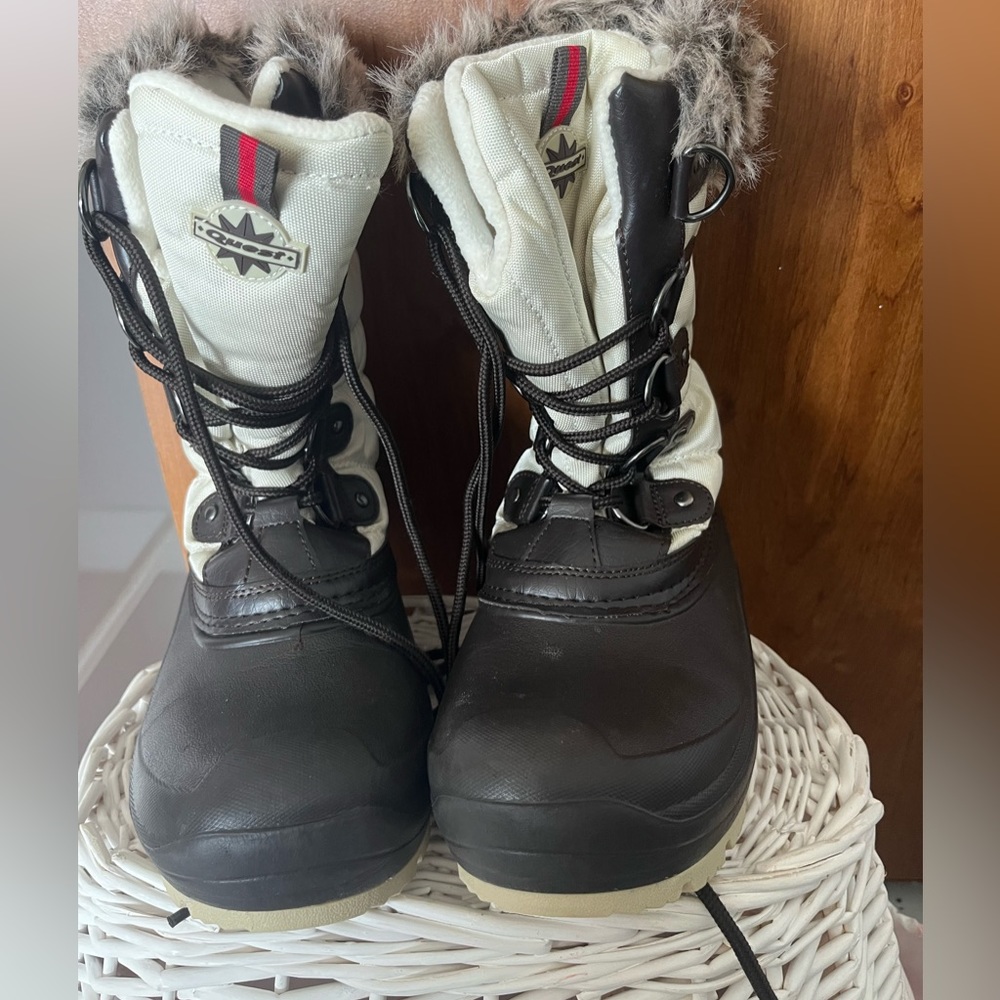Quest Woman’s Winter Boots Size 7
